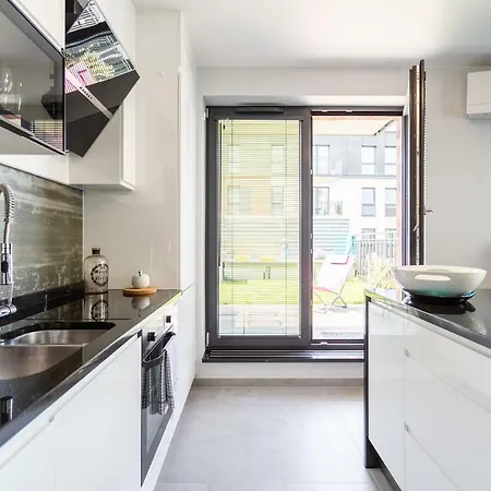 Luxury With Large Terrace Apartment *