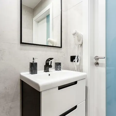 Luxury With Large Terrace Apartment *